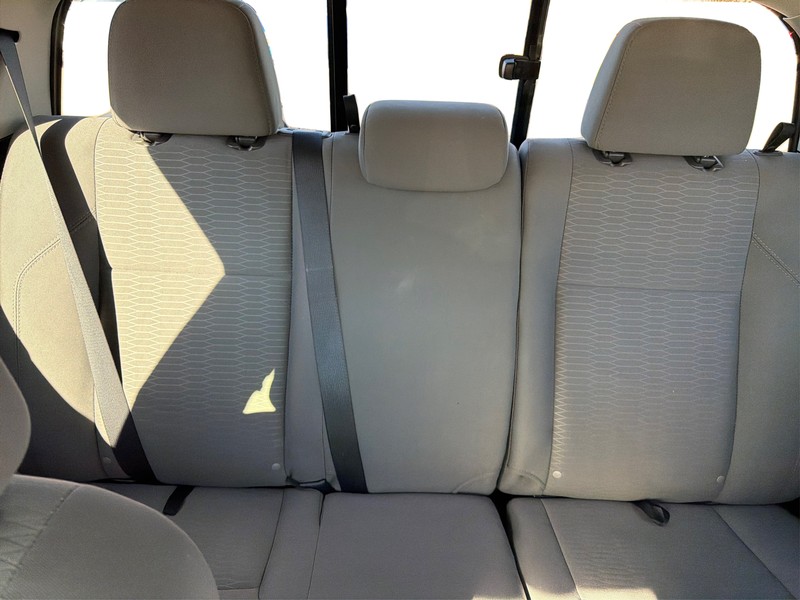 Toyota Tacoma Vehicle Full-screen Gallery Image 13