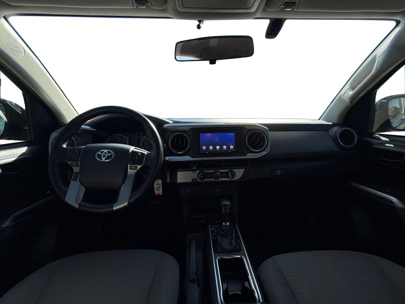 Toyota Tacoma Vehicle Full-screen Gallery Image 15