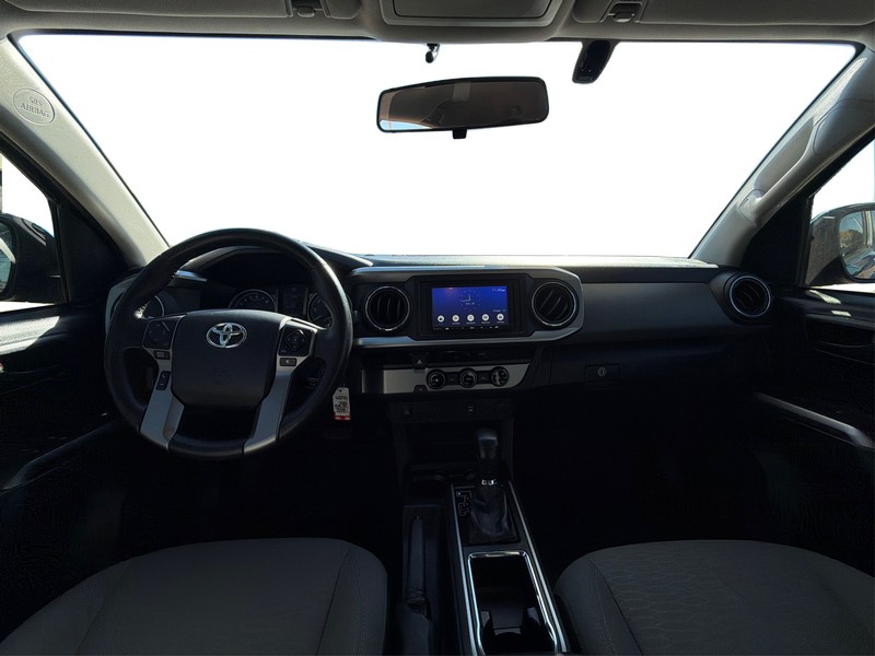 Toyota Tacoma Vehicle Full-screen Gallery Image 16