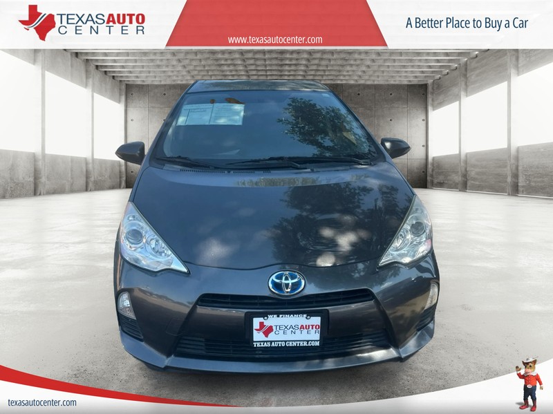Toyota Prius c Vehicle Full-screen Gallery Image 3