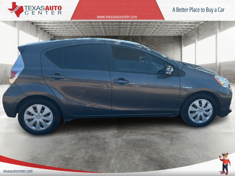 Toyota Prius c Vehicle Full-screen Gallery Image 4