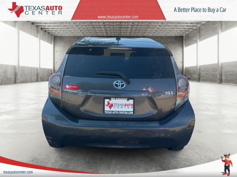 Toyota Prius c Vehicle Full-screen Gallery Image 5