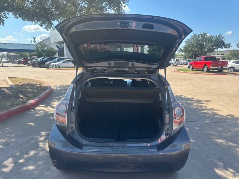 Toyota Prius c Vehicle Full-screen Gallery Image 10