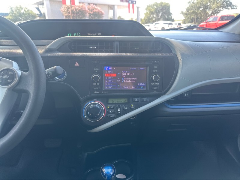 Toyota Prius c Vehicle Full-screen Gallery Image 11