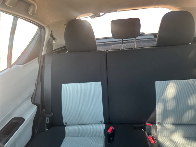 Toyota Prius c Vehicle Full-screen Gallery Image 12