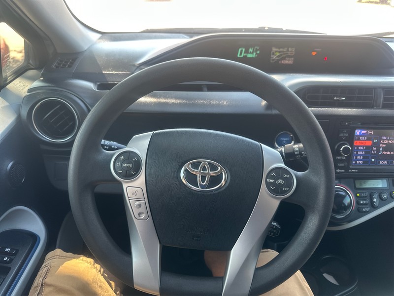 Toyota Prius c Vehicle Full-screen Gallery Image 13