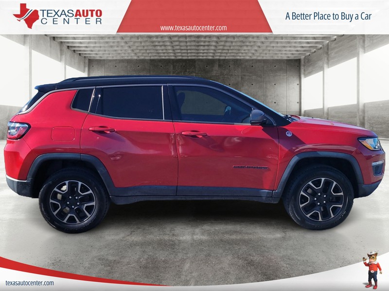 Jeep Compass Vehicle Full-screen Gallery Image 3