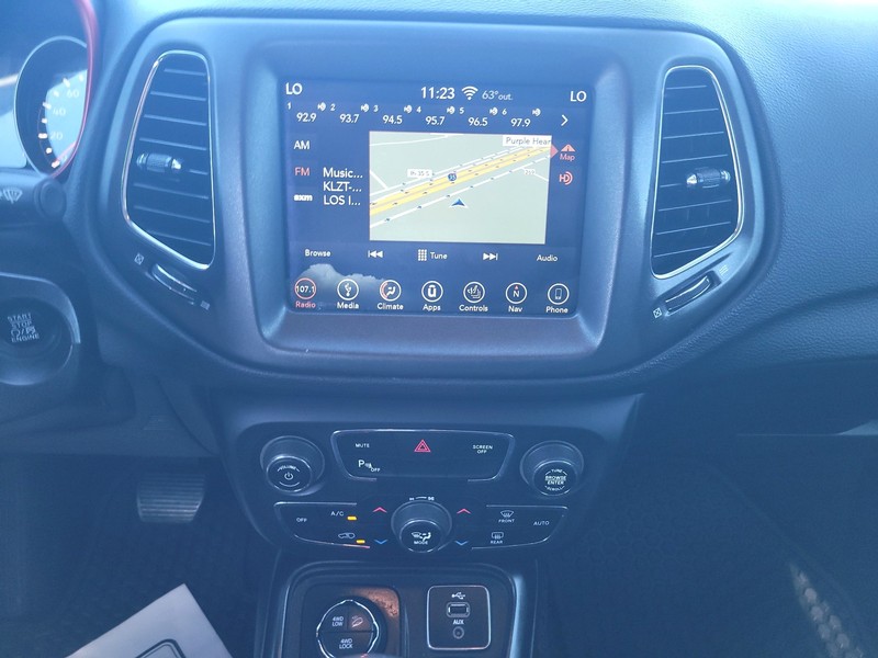 Jeep Compass Vehicle Full-screen Gallery Image 11