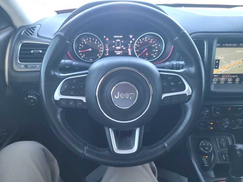 Jeep Compass Vehicle Full-screen Gallery Image 13