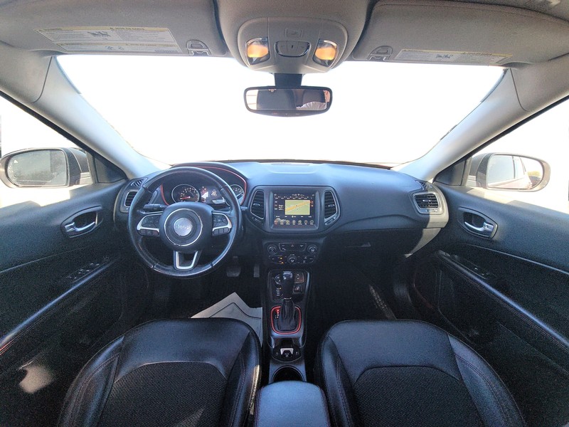 Jeep Compass Vehicle Full-screen Gallery Image 14