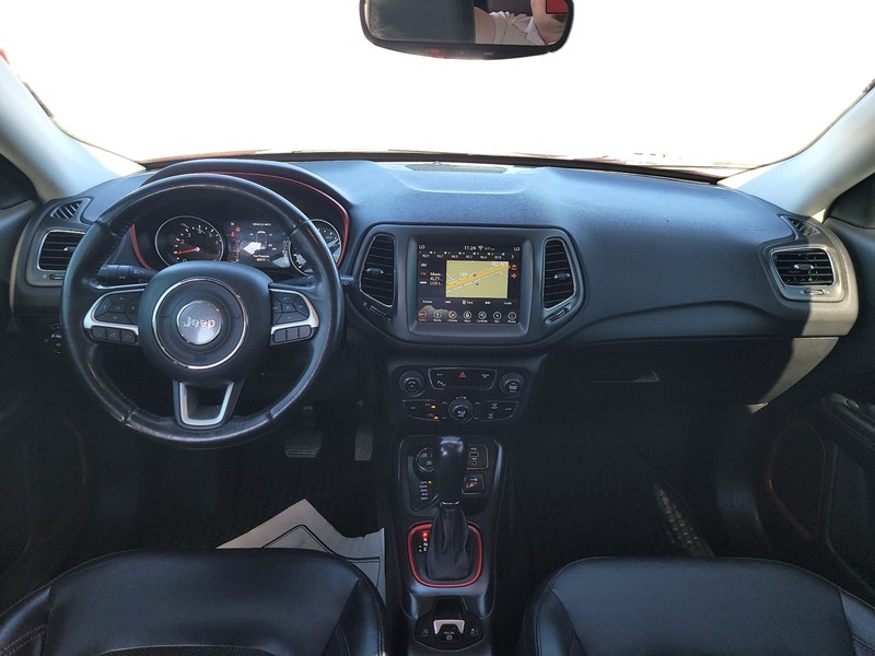 Jeep Compass Vehicle Full-screen Gallery Image 15