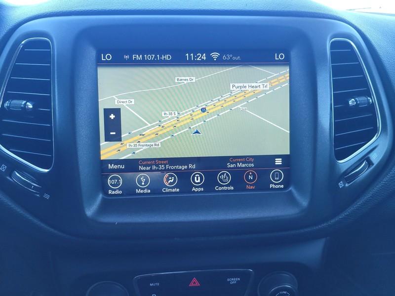 Jeep Compass Vehicle Full-screen Gallery Image 16