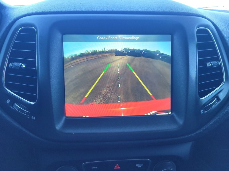 Jeep Compass Vehicle Full-screen Gallery Image 17