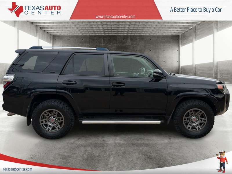 Toyota 4Runner Vehicle Full-screen Gallery Image 04