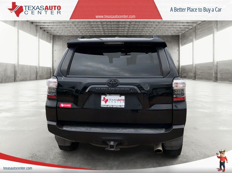Toyota 4Runner Vehicle Full-screen Gallery Image 06