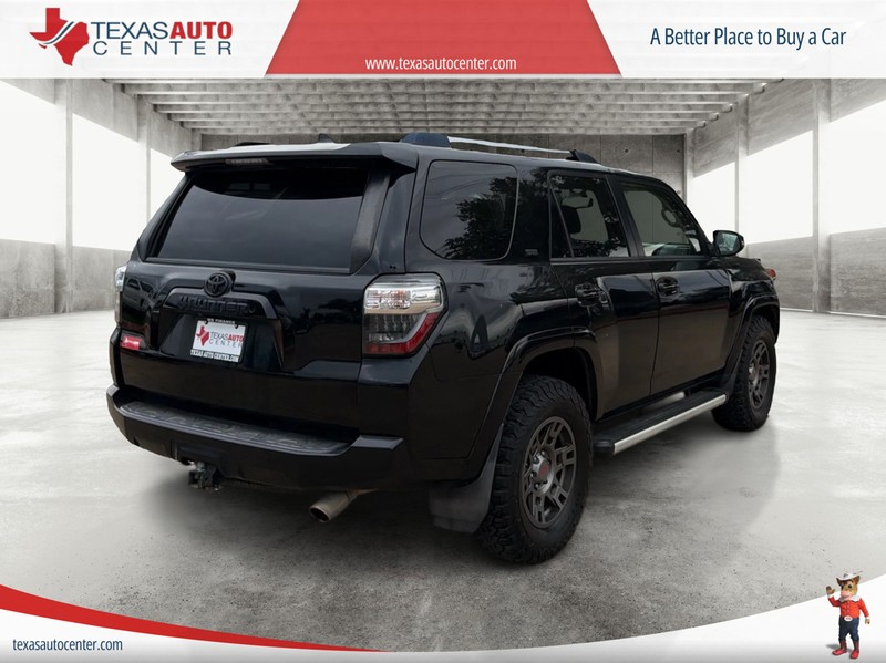 Toyota 4Runner Vehicle Full-screen Gallery Image 07