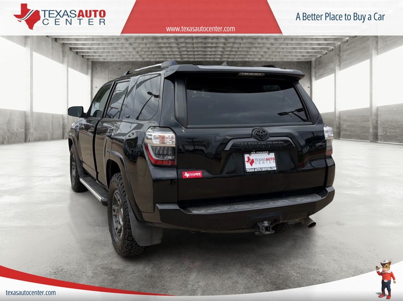 Toyota 4Runner Vehicle Full-screen Gallery Image 08