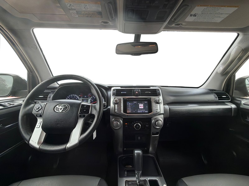 Toyota 4Runner Vehicle Full-screen Gallery Image 15
