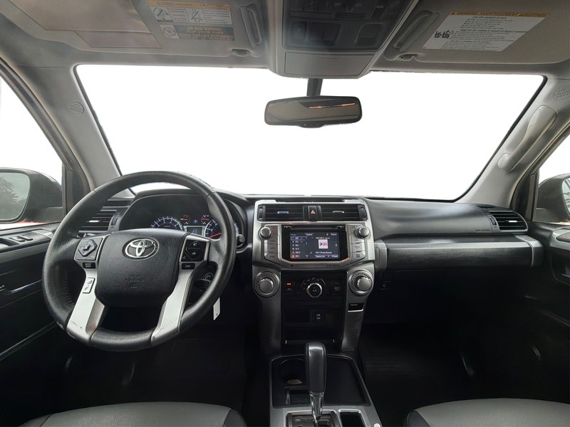 Toyota 4Runner Vehicle Full-screen Gallery Image 16