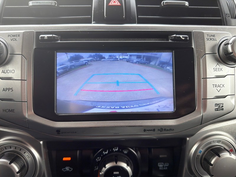 Toyota 4Runner Vehicle Full-screen Gallery Image 17