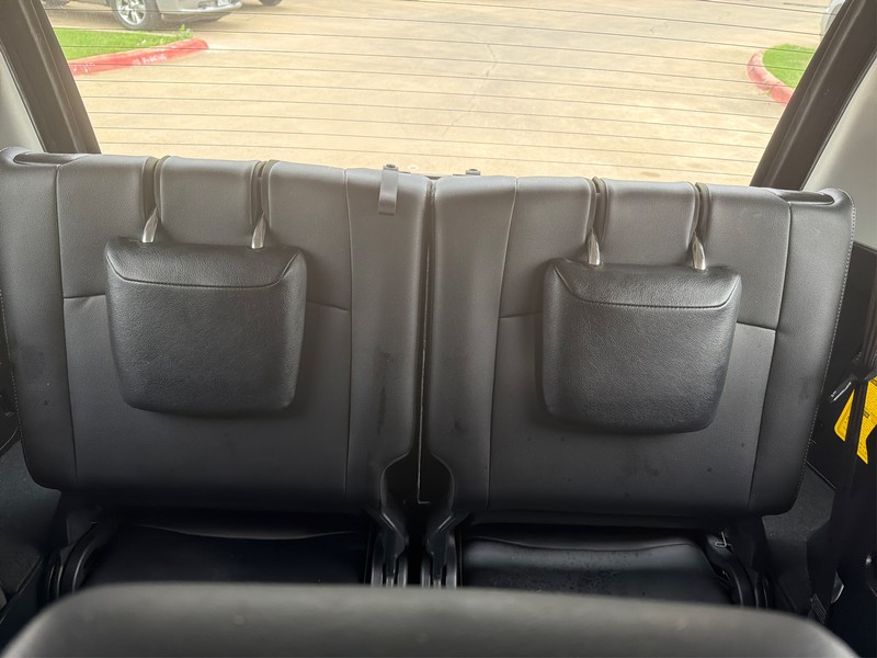 Toyota 4Runner Vehicle Full-screen Gallery Image 18