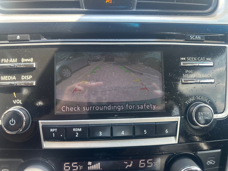 Nissan Altima Vehicle Full-screen Gallery Image 16