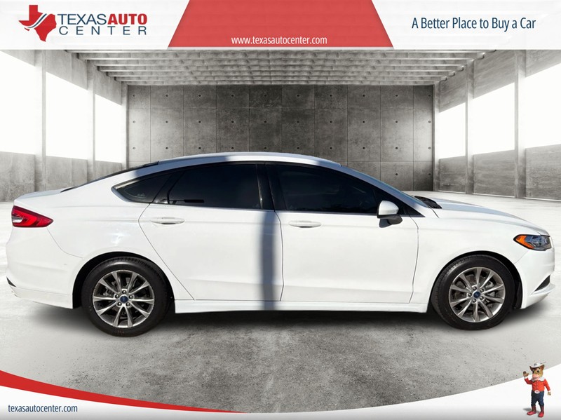 Ford Fusion Vehicle Full-screen Gallery Image 04