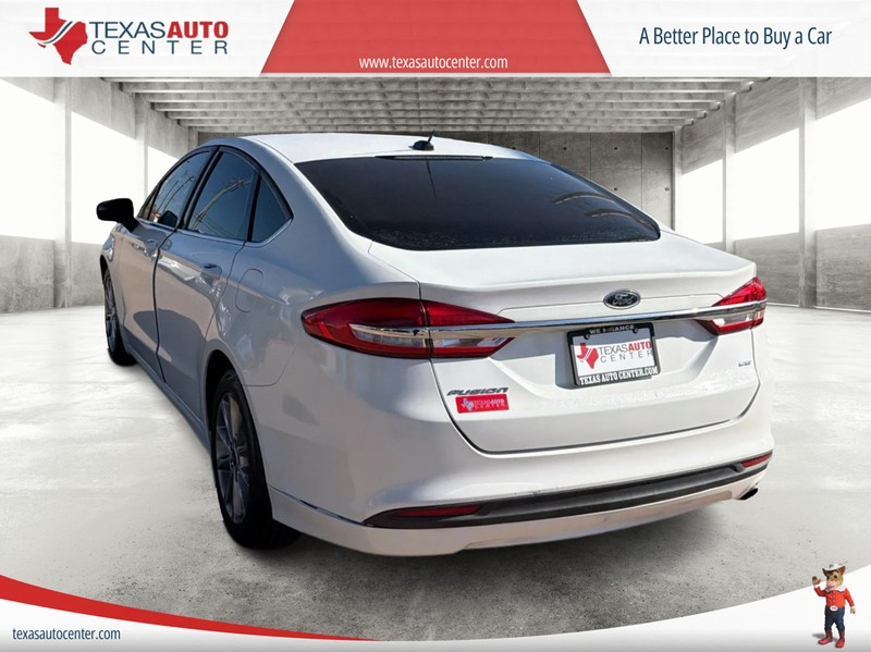 Ford Fusion Vehicle Full-screen Gallery Image 08