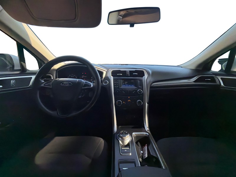 Ford Fusion Vehicle Full-screen Gallery Image 15