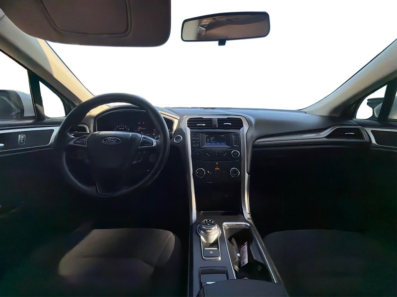 Ford Fusion Vehicle Full-screen Gallery Image 16