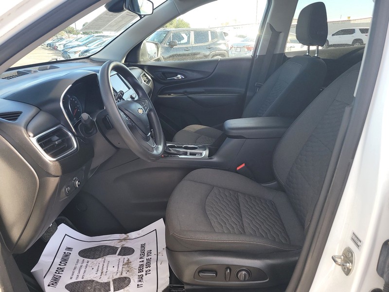 Chevrolet Equinox Vehicle Full-screen Gallery Image 09