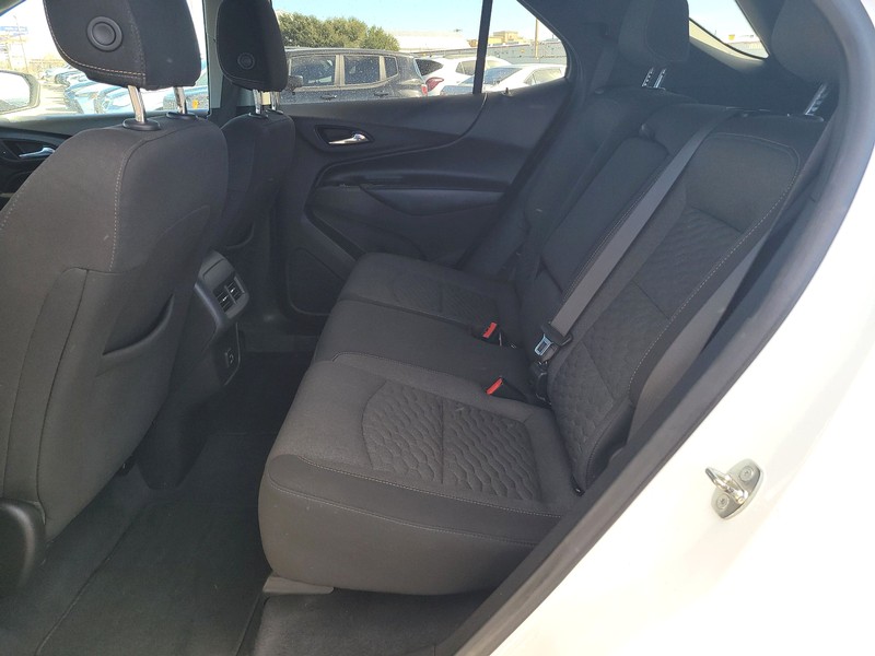 Chevrolet Equinox Vehicle Full-screen Gallery Image 10