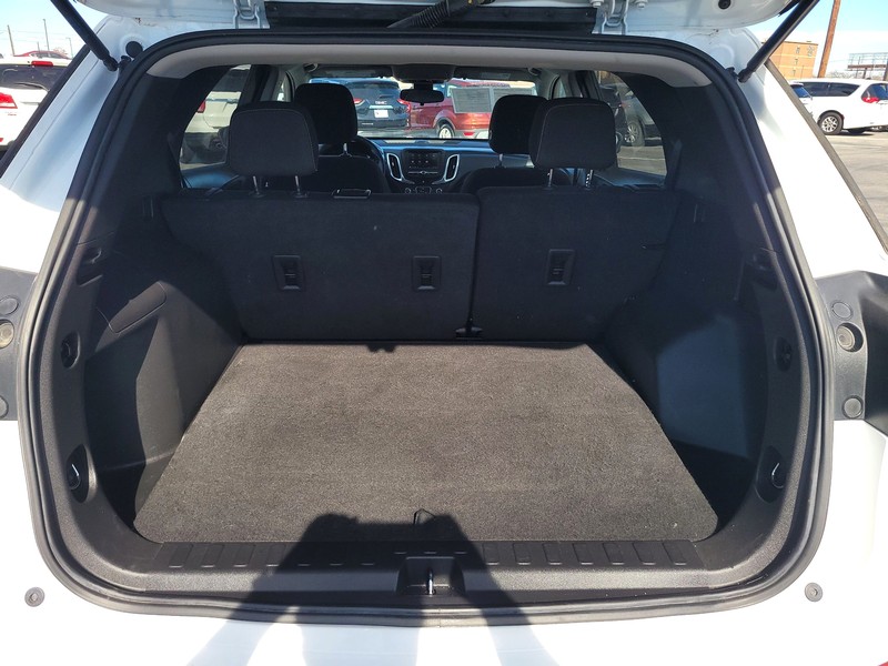 Chevrolet Equinox Vehicle Full-screen Gallery Image 11