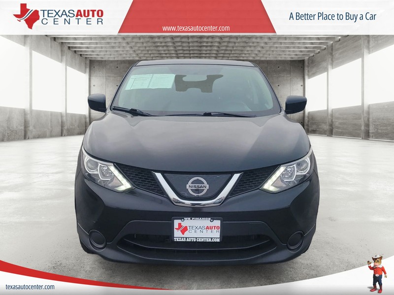 Nissan Rogue Sport Vehicle Full-screen Gallery Image 02