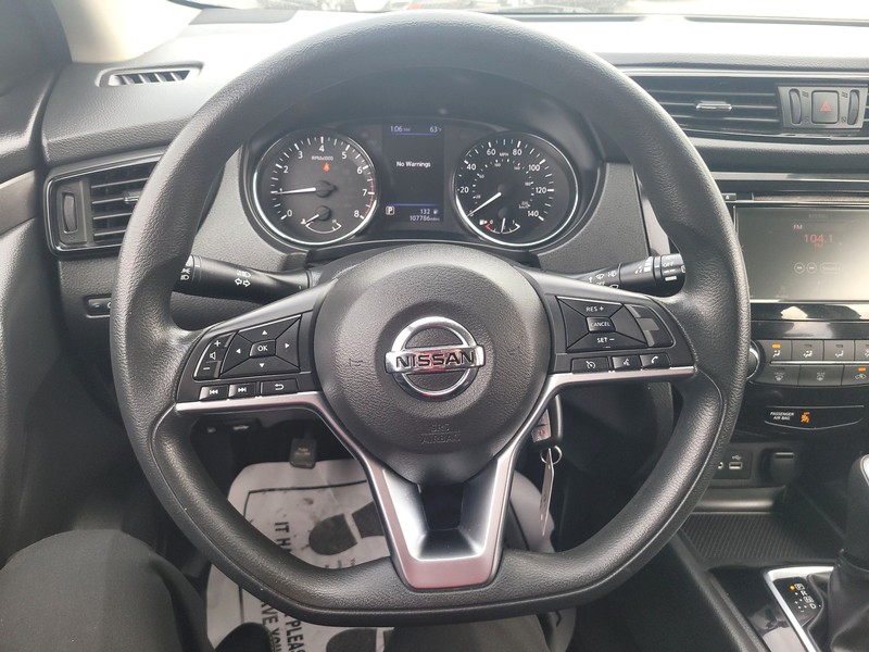 Nissan Rogue Sport Vehicle Full-screen Gallery Image 13