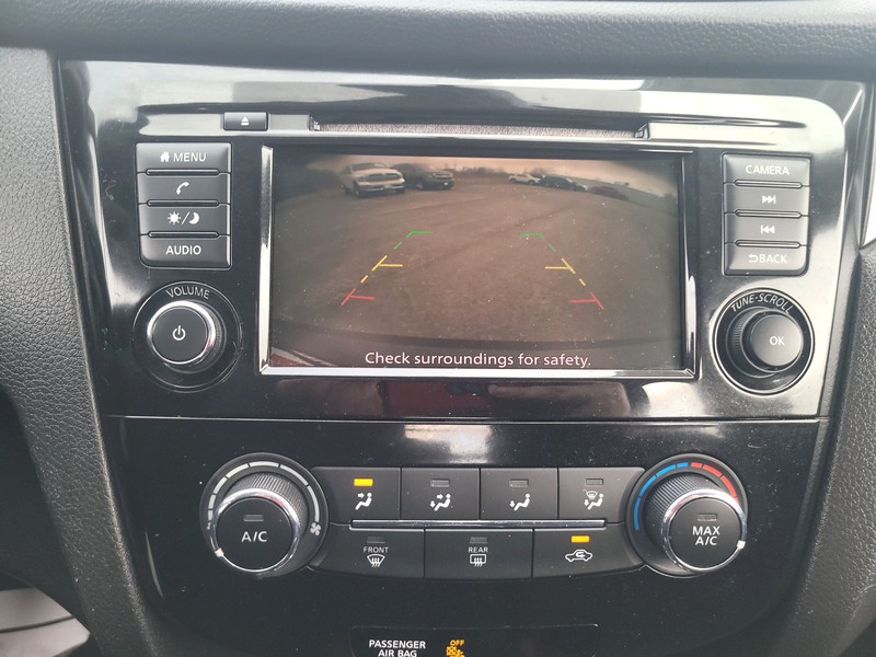 Nissan Rogue Sport Vehicle Full-screen Gallery Image 16