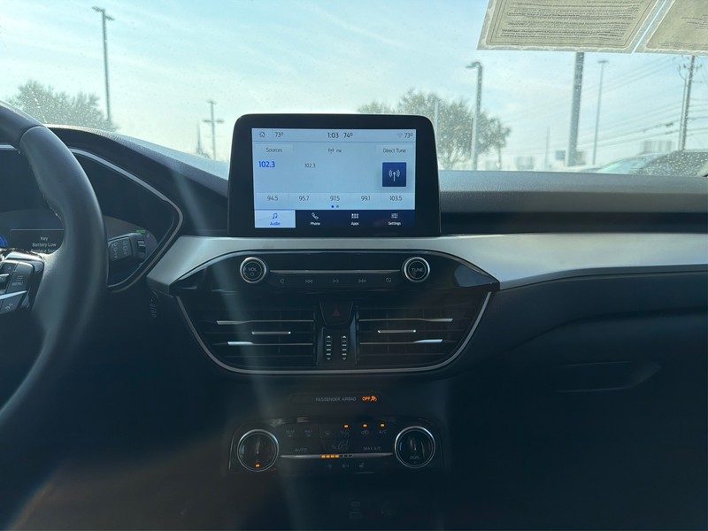 Ford Escape Vehicle Full-screen Gallery Image 12