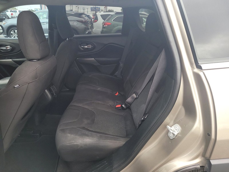 Jeep Cherokee Vehicle Full-screen Gallery Image 10