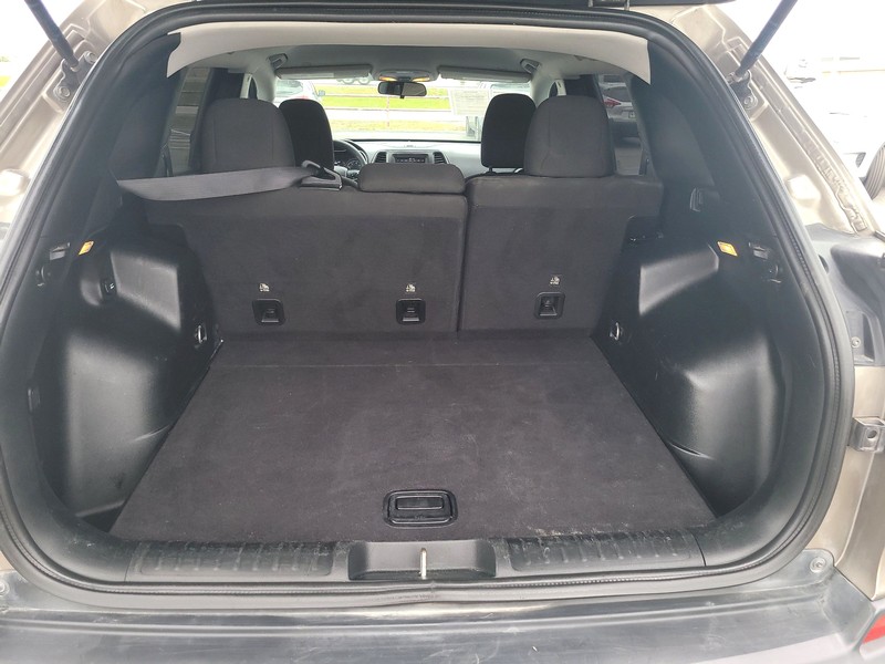 Jeep Cherokee Vehicle Full-screen Gallery Image 11