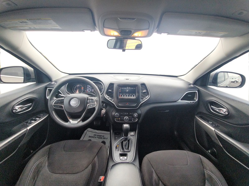 Jeep Cherokee Vehicle Full-screen Gallery Image 15