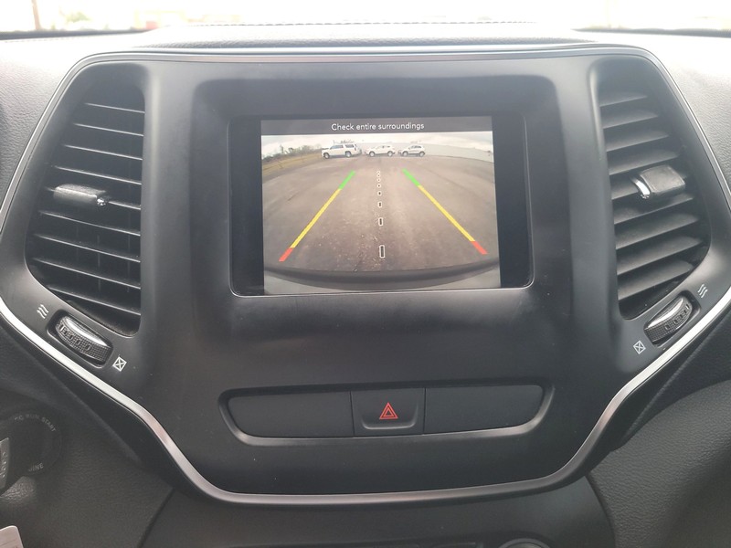 Jeep Cherokee Vehicle Full-screen Gallery Image 17