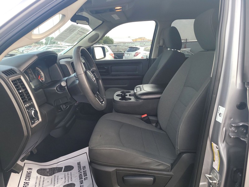 Ram 1500 Classic Vehicle Full-screen Gallery Image 09