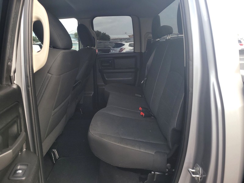 Ram 1500 Classic Vehicle Full-screen Gallery Image 10