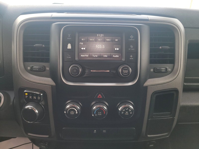 Ram 1500 Classic Vehicle Full-screen Gallery Image 11