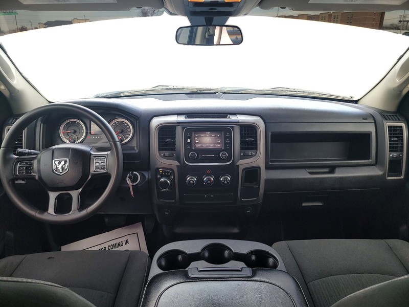 Ram 1500 Classic Vehicle Full-screen Gallery Image 15