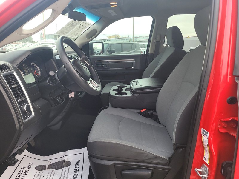 Ram 1500 Classic Vehicle Full-screen Gallery Image 09