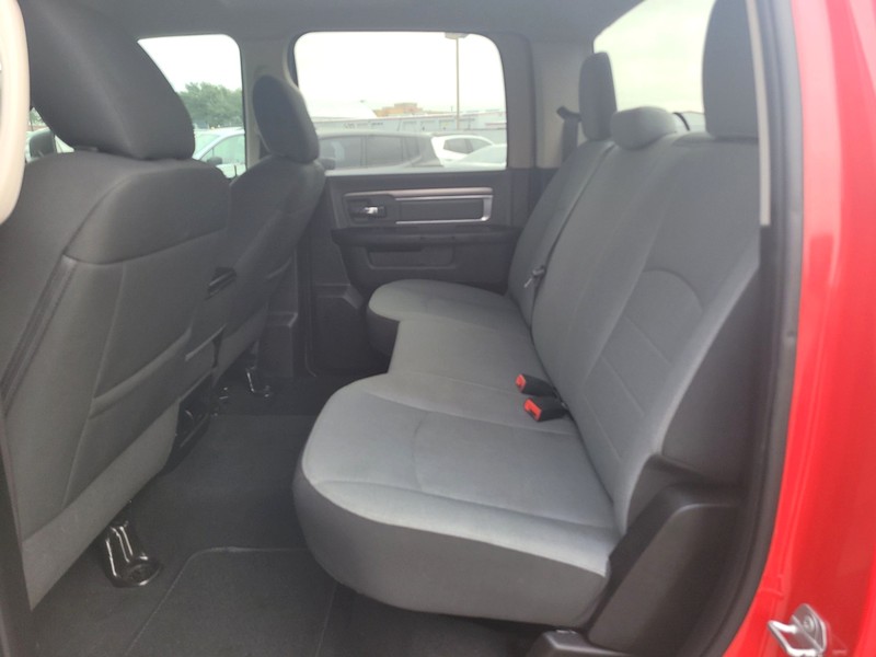 Ram 1500 Classic Vehicle Full-screen Gallery Image 10