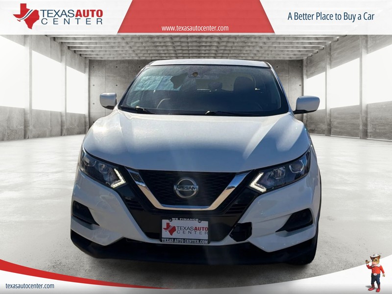 Nissan Rogue Sport Vehicle Full-screen Gallery Image 03