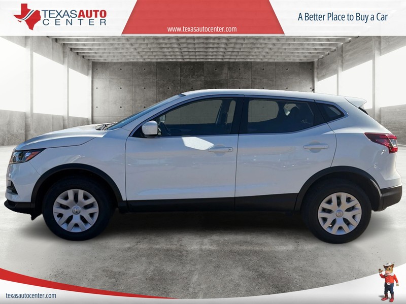 Nissan Rogue Sport Vehicle Full-screen Gallery Image 05