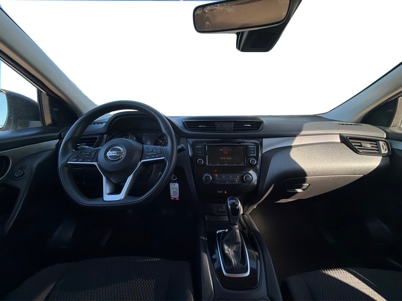 Nissan Rogue Sport Vehicle Full-screen Gallery Image 16